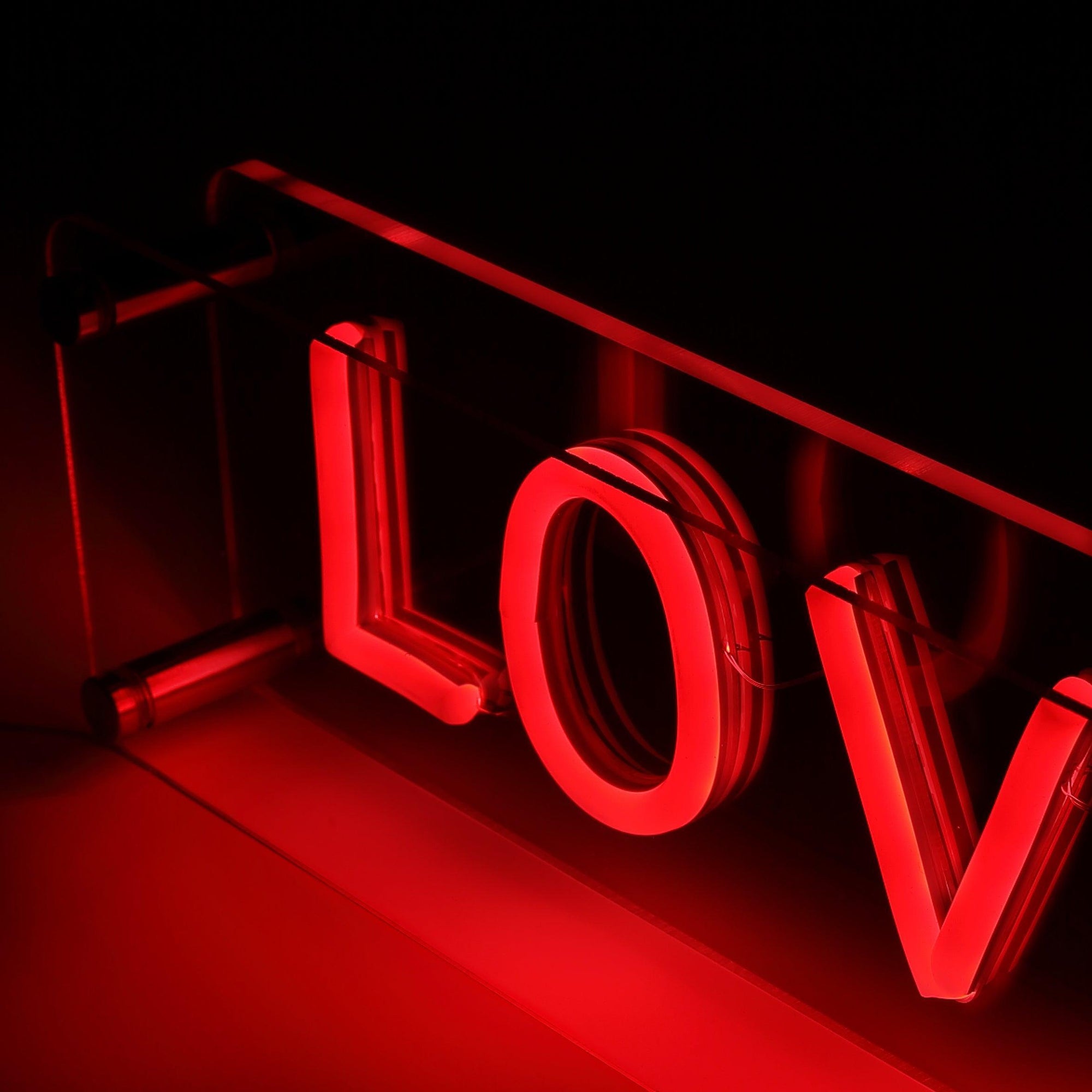 LOVE LED Neon Box Bordlampe-Lightish-OutletLamper.dk